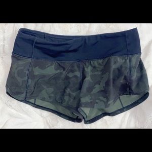 lululemon speed up size 2 multi camo
